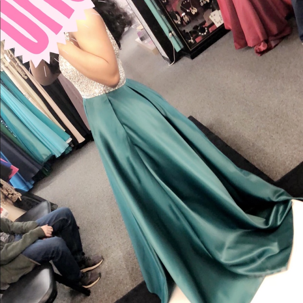 PROM DRESS - Picture 4 of 6